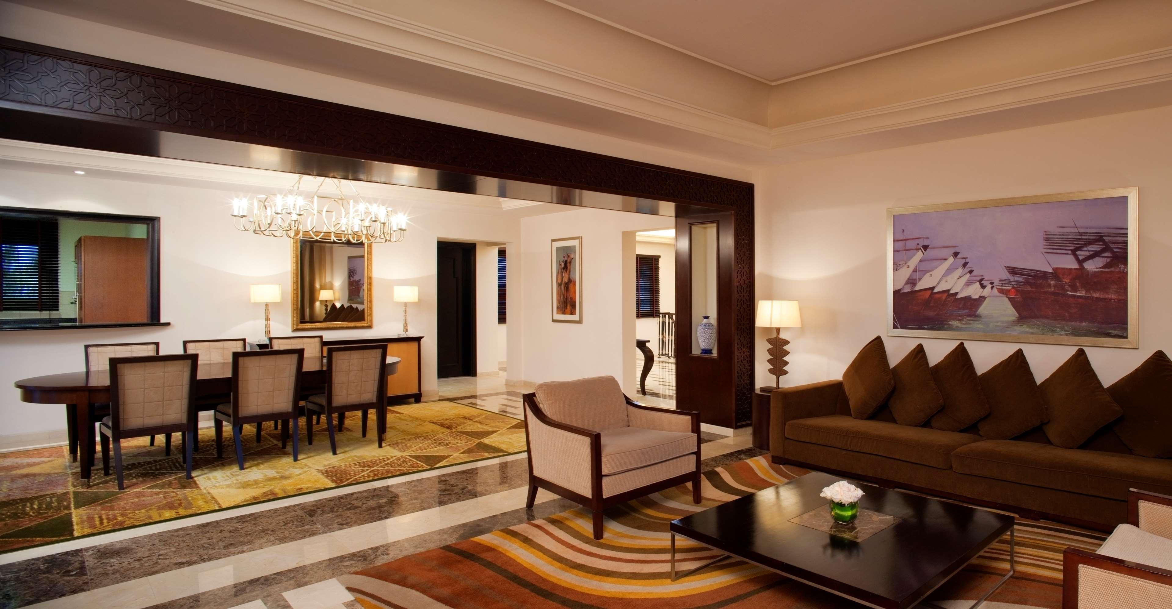 그랜드 하얏트 도하 호텔&빌라 외부 사진 A suite at the Taj Mahal Palace, Mumbai
