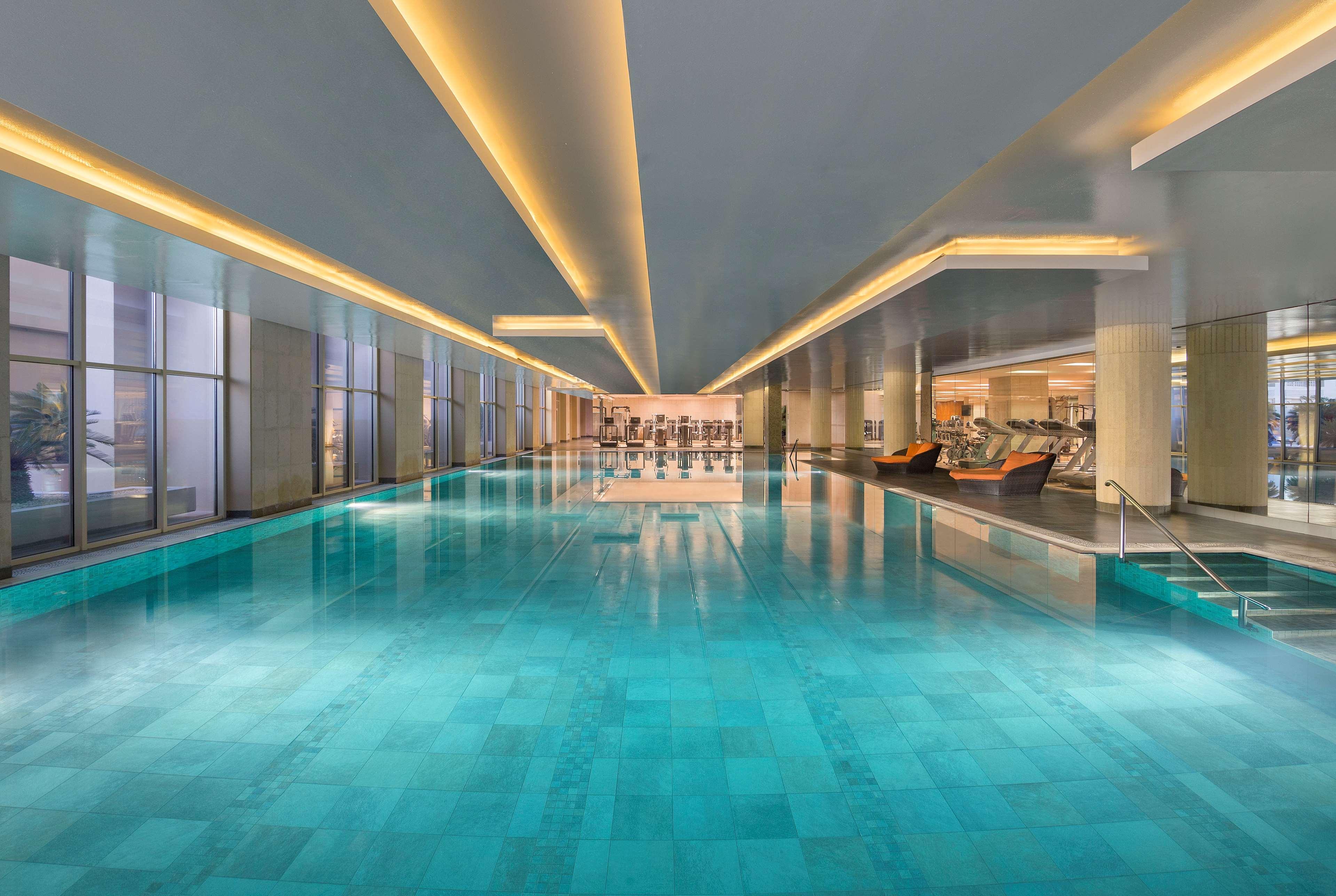그랜드 하얏트 도하 호텔&빌라 외부 사진 The swimming pool at the hotel