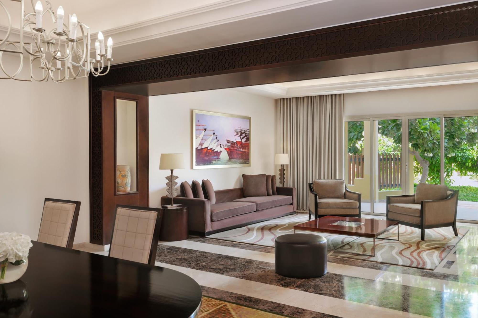 그랜드 하얏트 도하 호텔&빌라 외부 사진 A suite at the Ritz-Carlton, DIFC